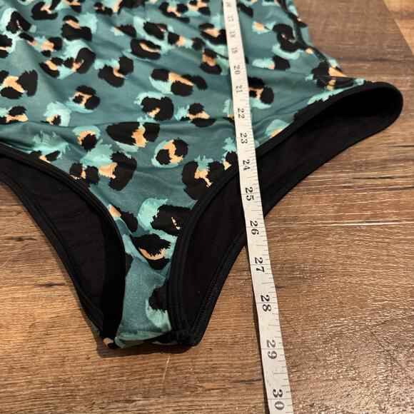 Body Glove One Piece Long Sleeve Swimsuit Rash Guard Black Teal Leopard Print M - Picture 7 of 7